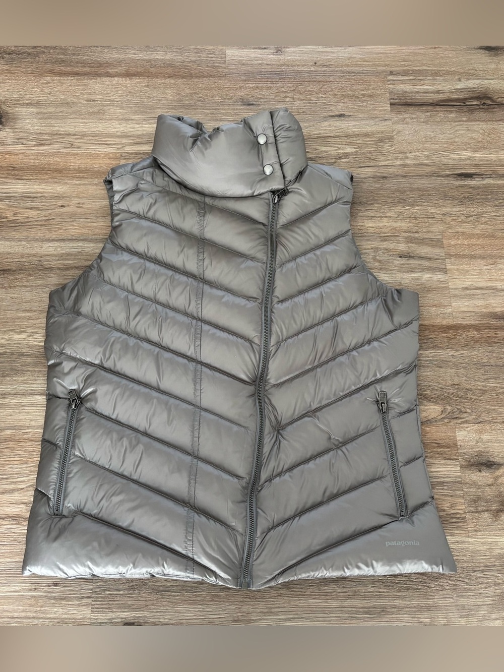 Patagonia women’s extra large xl silver prow asymmetrical goose down puffer vest